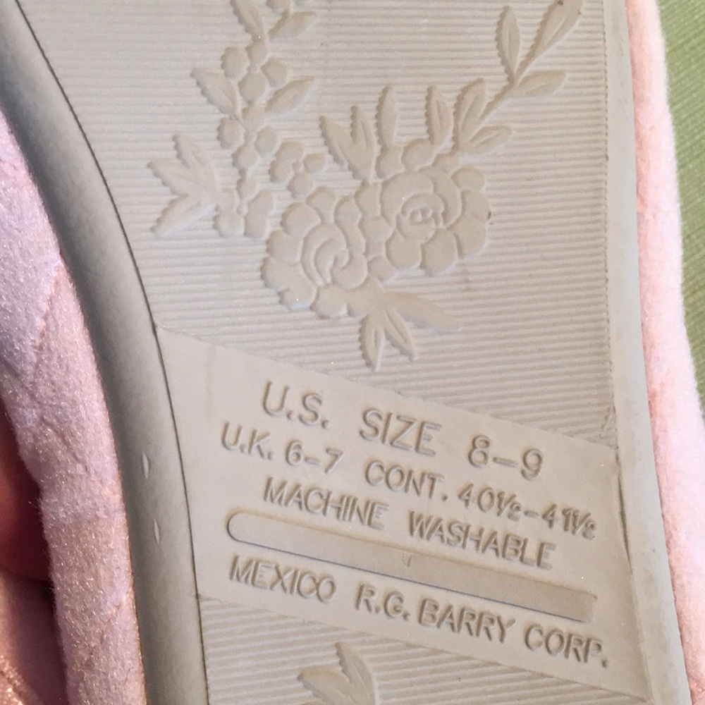 2 Pair PLUSH SLIPPERS - Picture 5 of 11